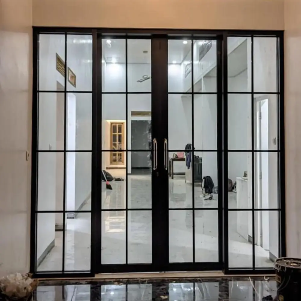 <b>Menambah Tampilan Lebih Modern dan Mewah</b><br>
Aluminium punya kesan minimalis yang bikin rumah atau toko kamu terlihat lebih stylish.